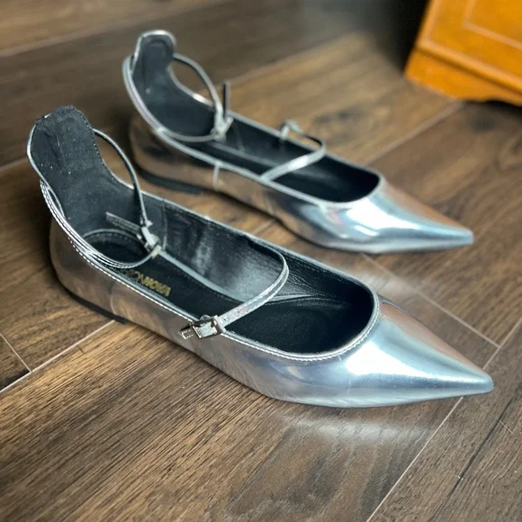 Fashion Nova Silver Metallic Women's Pointed Ballet Flats Shoe Size 11 - Picture 4 of 8